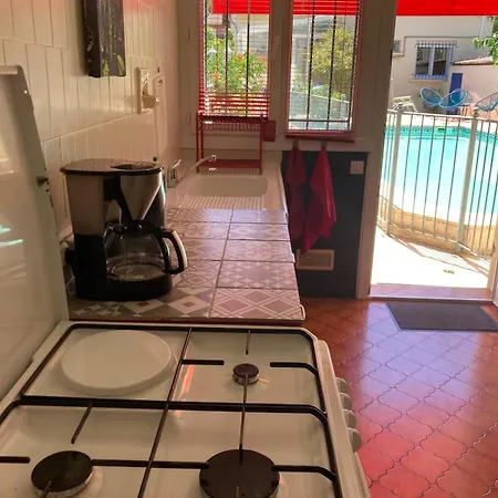 Hébergement de vacances Maison De Avec Piscine