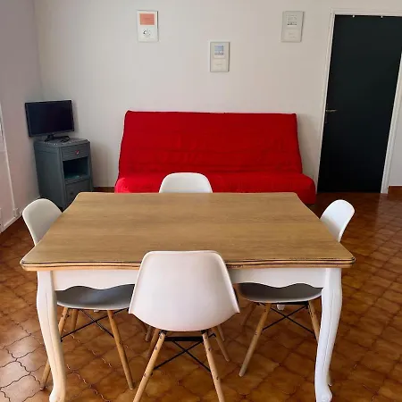 Hébergement de vacances Maison De Avec Piscine *